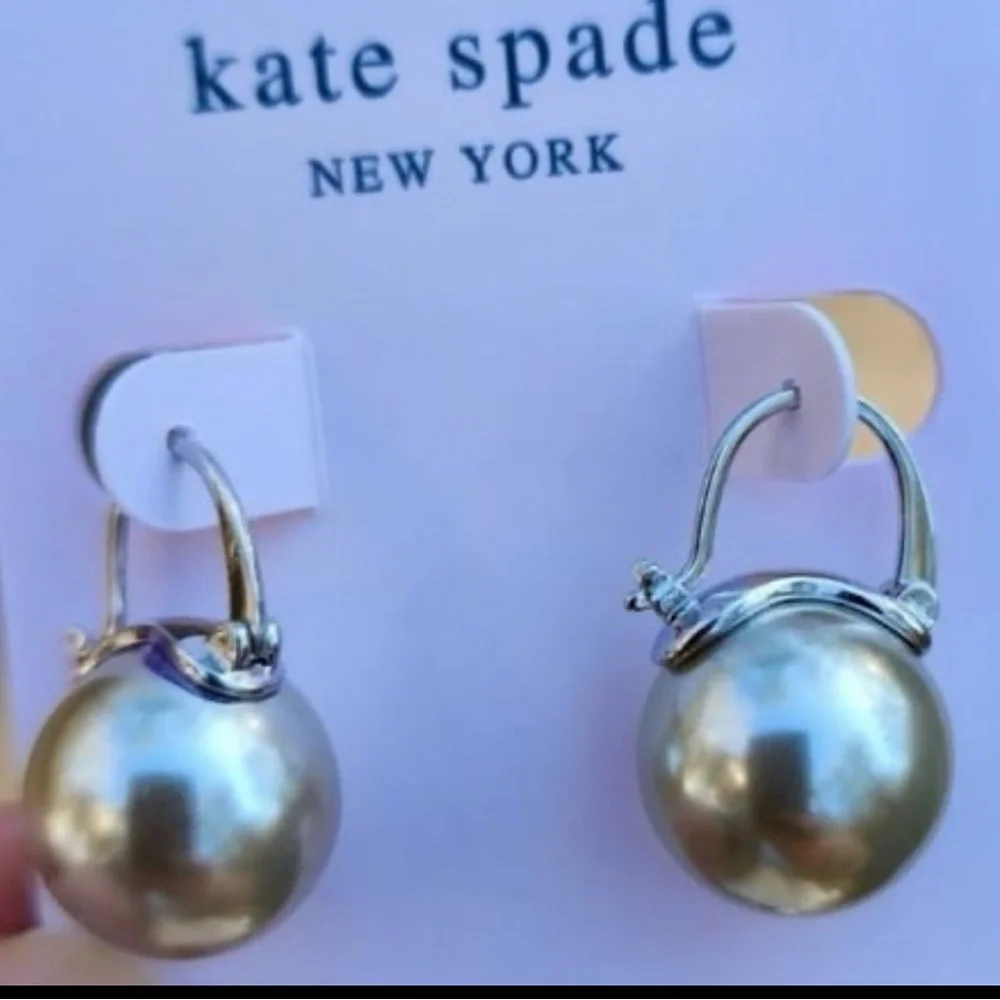 - Kate spade silver earrings - Picture 3 of 4